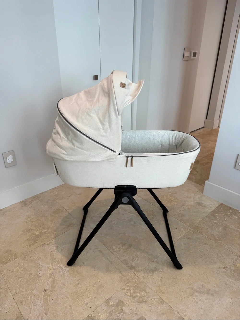 INGLESINA ELEMENT Pure Ecrù carrycot & standup. Both NEW - never used.